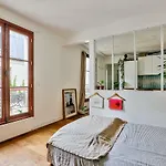 Big Studio In A Trendy Neighborhood!