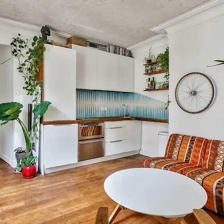 Big Studio In A Trendy Neighborhood!